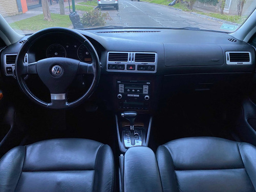 Imagen 12 de 15 de Volkswagen Bora 1.8 Highline T Tiptronic Cuero 2009