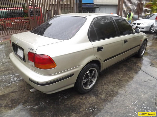 Honda Civic .