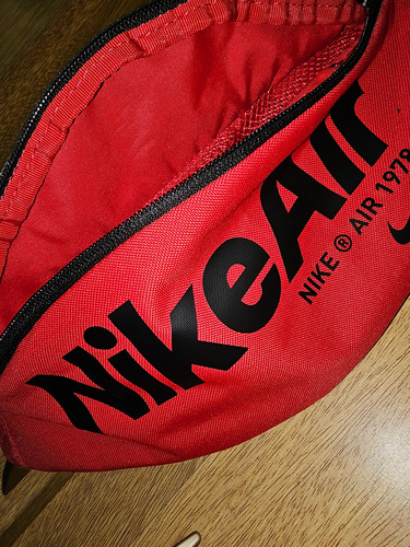 Riñonera Nike Rojo Lisa (Usado)
