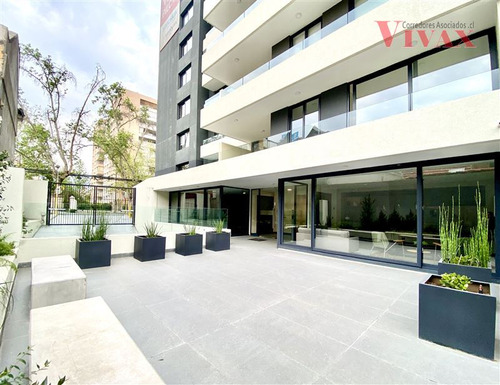 Se Vende Exclusivo Departamento Con 2 Est., Cercano Al Metro