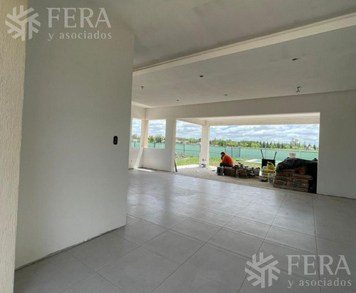Imagen 5 de 13 de Venta De Casa 4 Ambientes Con Cochera Y Piscina En Campos De Roca 2 (28801)