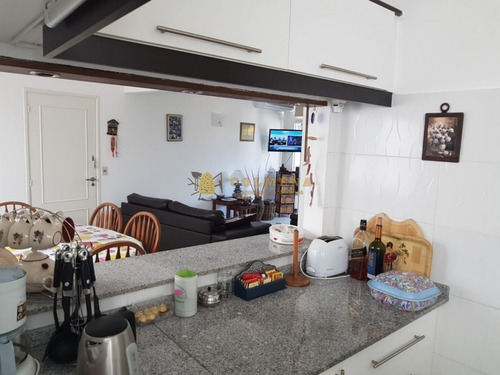 Apartamento En Muy Buena Ubicacion En Playa Mansa, De 2 Dor, 2 Baños Con Balcon. Consulte!!!!!!!!-ref:1785