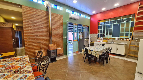 Imagen 2 de 12 de Casa De Estilo Moderno De 4 Ambientes En Ituzaingó