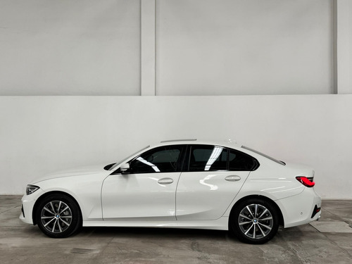 BMW Serie 3 2.0 330i Sport Line At