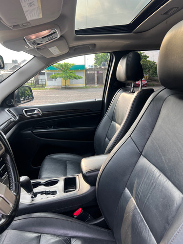 Jeep Grand Cherokee Laredo V6 4x2 At