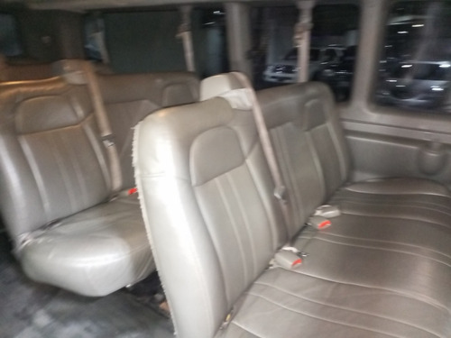 Imagen 9 de 13 de Chevrolet Van Express Año 2008 15 Puestos