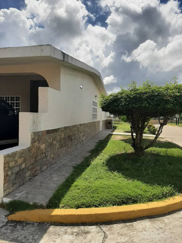 Se Alquila Casa En La Urbanizacion Puertas Del Sur