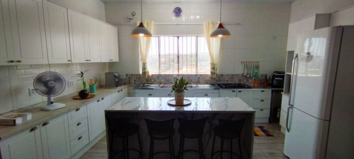 Oportunidade De Investimento - Sobrado Com 2 Suites Amplas