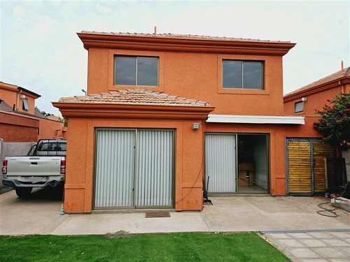 Casa En Venta De 3 Dorm. En Barrio Las Brisas Norte Chicureo