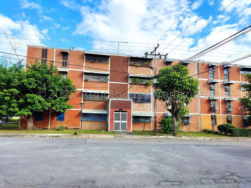 Apartamento En Venta Buena Zona Céntrica 23-16746 Nela 