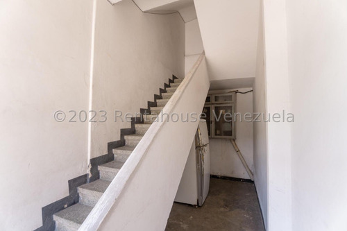 Edificio En Venta Oportunidad, Urb. Los Rosales