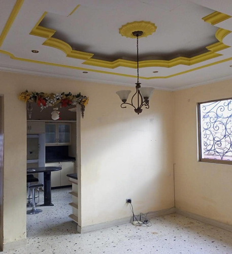 Imagen 13 de 28 de Casa Céntrica Calle Cerrada Sin Amoblar, Aire Acondicionado Central, Estilo Colonial En Alquiler Y/o Venta Trigal Norte (hg)