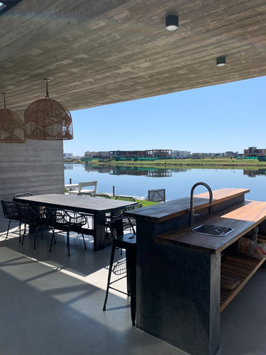 Casa A La Venta Con Vista A La Laguna De En El Barrio Riberas, Puertos Del Lago, Escobar