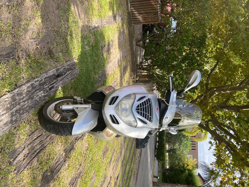 Moto Kymco Modelo Bet&win 250cc