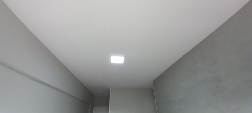 Apartamento De 01 Dormitório Com Vaga De Garagem Coberta !!!