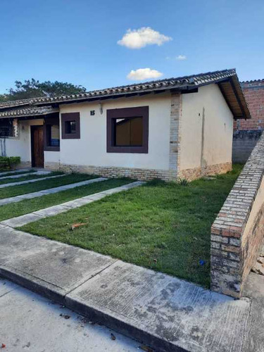 En Venta Casa En La Urb Agua De Canto Ybra - 5582568