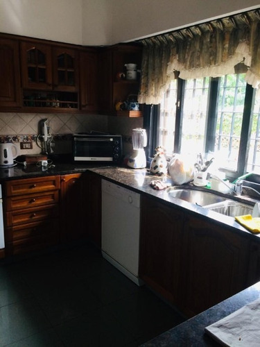Imagen 5 de 14 de Permuta - Chalet De 5 Ambientes En Venta - Moron Centro