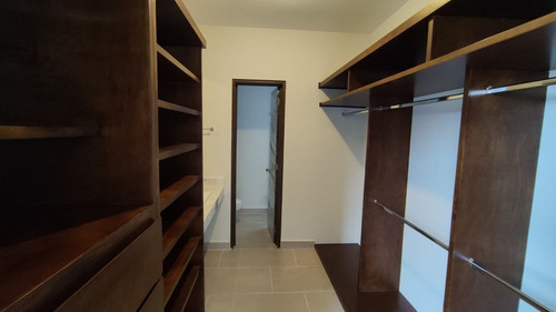 Imagen 18 de 23 de Casa De 3 Habs Cada Una Con Baño, Los Encinos