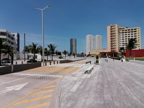 Terreno En Venta En Veracruz En Boulevard Ávila Camacho Fracc. Costa De Oro.