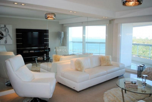 Departamento De 2 Dormitorios En Torre Aquarela, Mansa, Punta Del Este-ref:32
