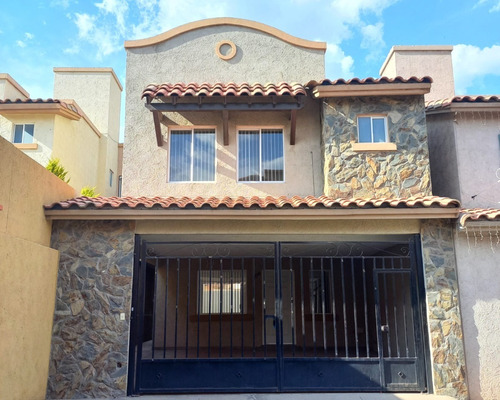 Casa En Venta En Fraccionamiento Residencial Real Madeira Pachuca Hidalgo  Totalmente Equipada Cocina Integral Closets Cisterna | MercadoLibre