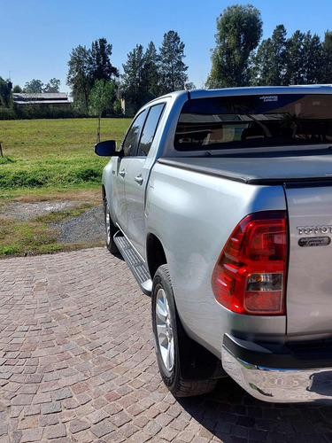Imagen 8 de 11 de Toyota Hilux 2019 2.8 Cd Srv 177cv 4x2