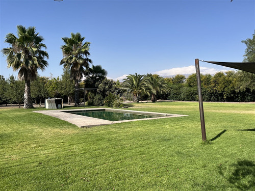 Casa En Venta De 6 Dorm. En Colina