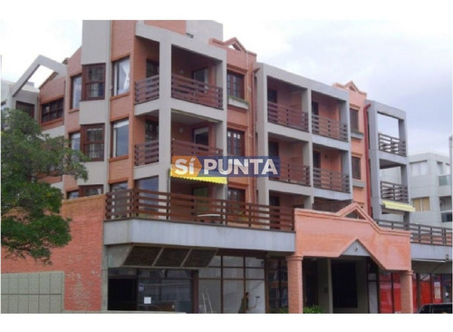 Imagen 27 de 27 de Apartamento De 2 Dormitorios Y 2 Baños A 1 Cuadra De Gorlero, Con Gran Terraza Y Parrillero Propio.
