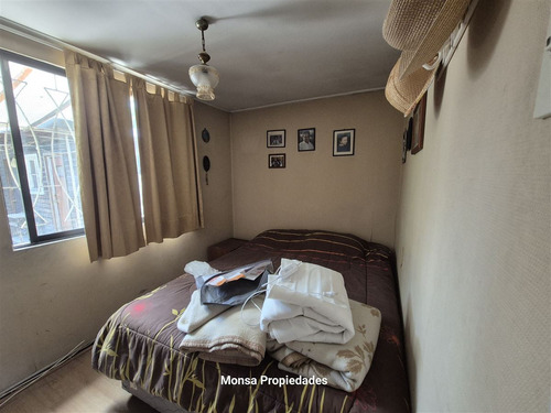 Casa En Venta De 3 Dorm. 1 Baño Con Amplio Patio En Macul