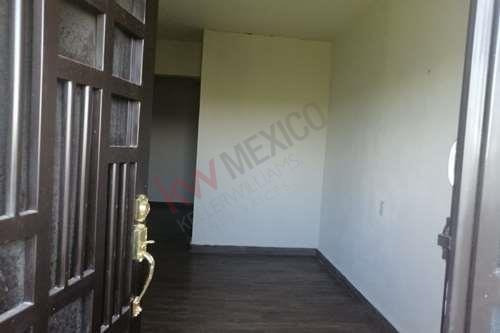 Imagen 4 de 25 de Casa Duplex En Las Bugambilias 3er Sector Totalmente Remodelada Excelentes Acabados 3 Recamaras Lista Para Habitar, Amplia Sala Comedor Concepto Abierto