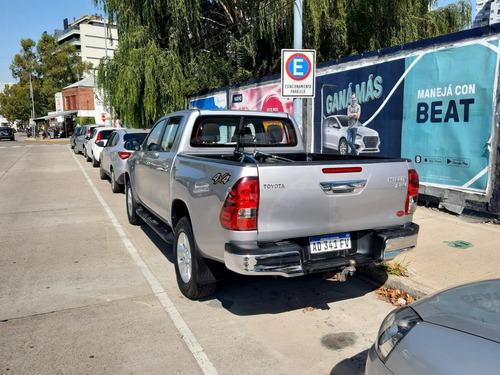 Toyota Hilux 4x4 Srv 2.8