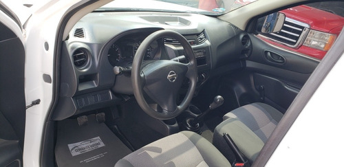 Imagen 13 de 13 de Nissan Np300 2.5 Estacas Dh Aa Mt 2016