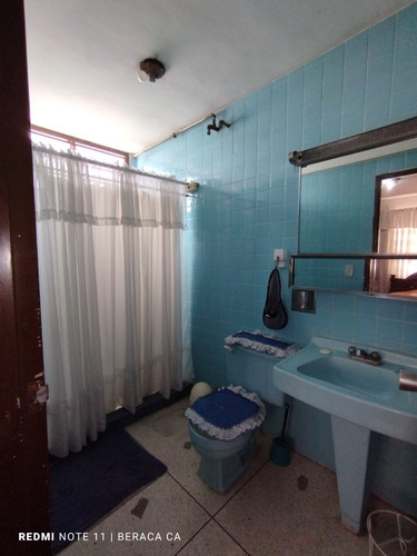 Beraca 001 Venta Casa Avenida Principal El Castaño, Maracay.