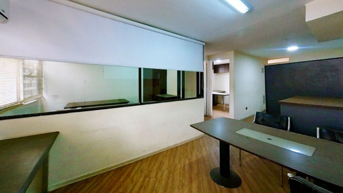 Imagen 22 de 24 de Se Vende Amplia Oficina De 4 Privados