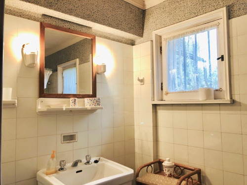 Oportunidad: Emblemática Casa Con Potencial Terreno