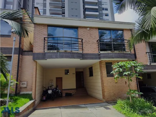 Espectacular Casa Con Áreas Amplias Y Senderos Pa...(mls#254950)