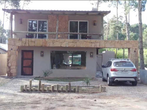 Casa - Parque Burnett. Impecable Y Completa!