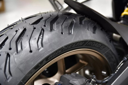 Par Pneu Michelin Road 6 120/70-19 E 170/60-17