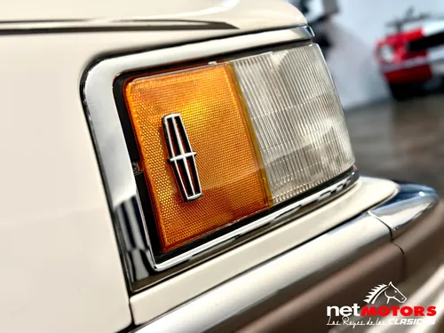 Lincoln Town Car 1990