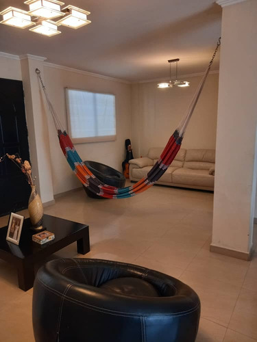 En Venta Casa 214m2 3h/4b/5p. Guatire.