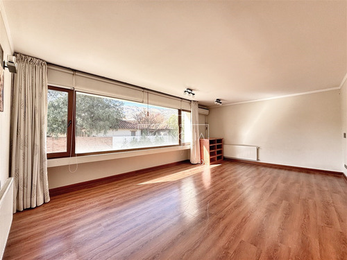 Casa En Venta De 6 Dorm. En Colina