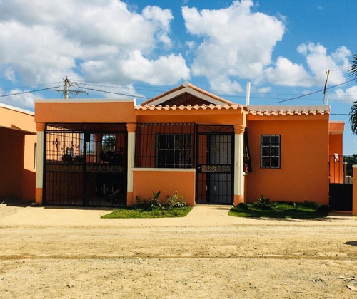 Imagen 1 de 12 de Casas Hermosas En Santo Domingo Norte.