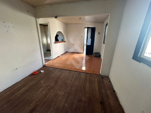 Casa En Venta De 5 Dorm. En La Cisterna