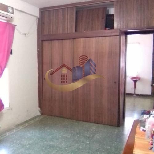 Imagen 8 de 13 de Casa En Venta En Caraballeda De 7 Hab.5 Baños Ref 895