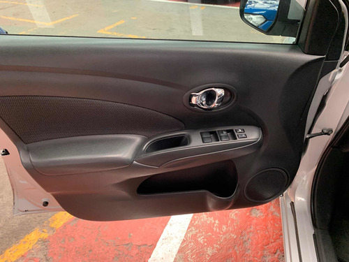 Imagen 11 de 13 de Nissan Versa 1.6 Advance Std 5 Vel Ac 2013