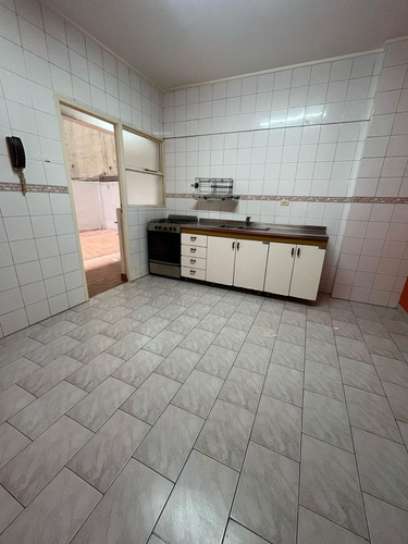 Departamento En Alquiler Frente A Plaza Flores