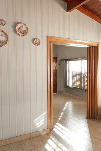 Casa Chalet En Venta Ubicado En Banfield, Lomas De Zamora, G.b.a. Zona Sur