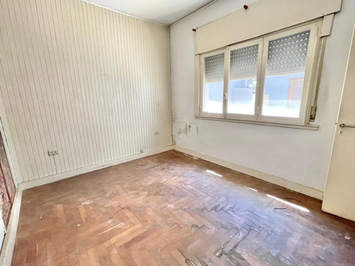 Casa Ph 4 Ambientes En Venta. Con Garage Y Fondo. Haedo Centro.
