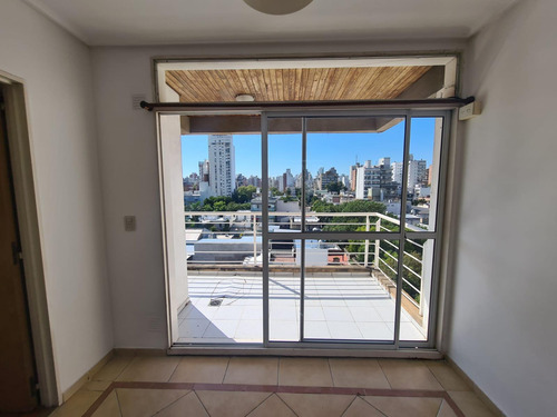 Departamento Al Frente. Alquiler. 2 Balcones. Parrillero Exclusivo. Pichincha