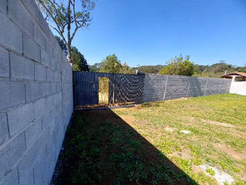 Terreno Todo Murado Com Portão 